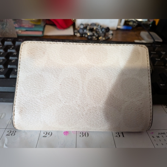 Coach Cream Leather Wallet Classic Design Signature - Picture 2 of 4